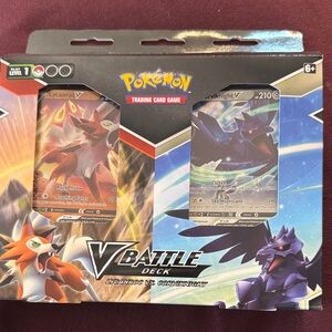 Pokemon Cards V Battle Deck - Lycanroc and Corviknight in Red and Blue